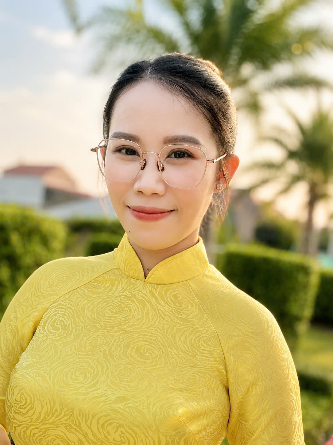 Cô  Hứa Thị Thùy Nhung